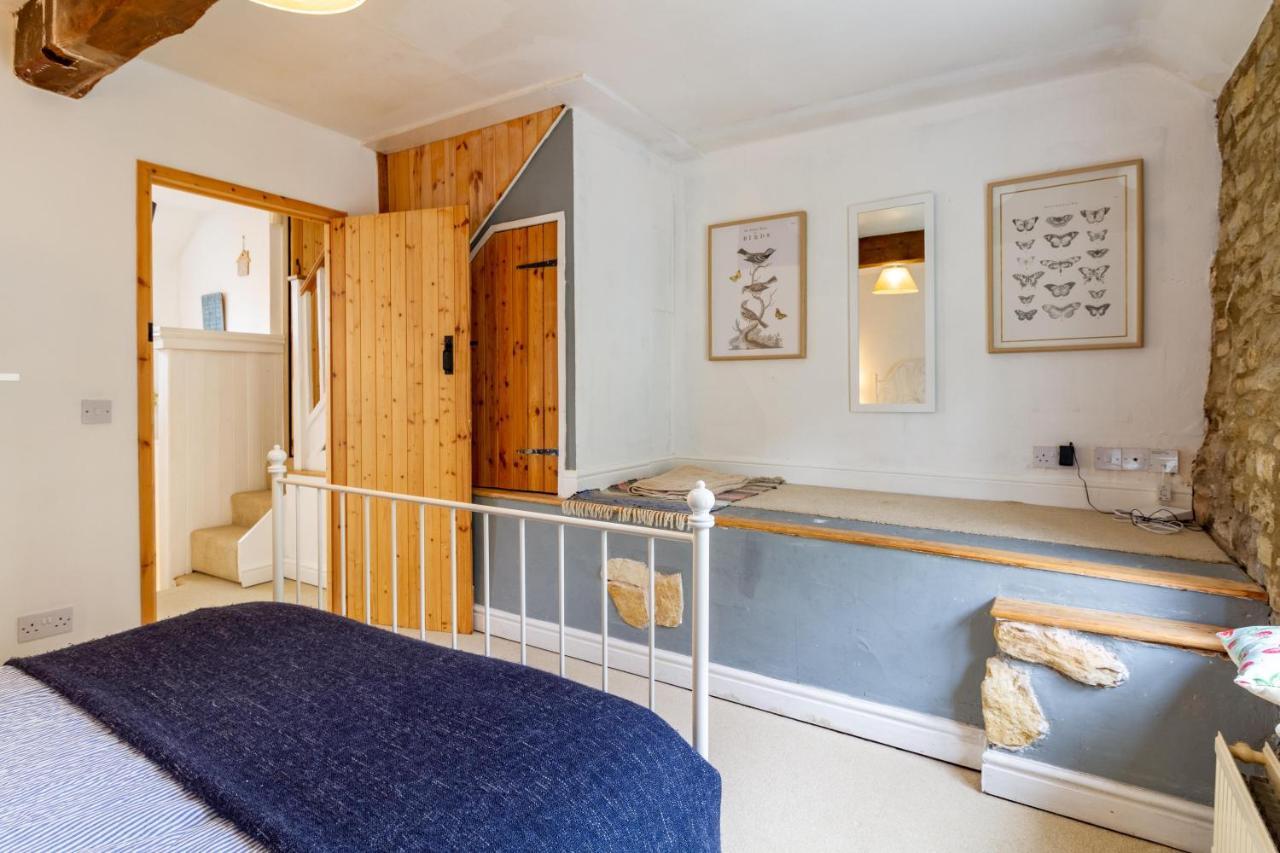 The Shoe Box Cottage With Allocated Parking มาล์มสบรี ภายนอก รูปภาพ