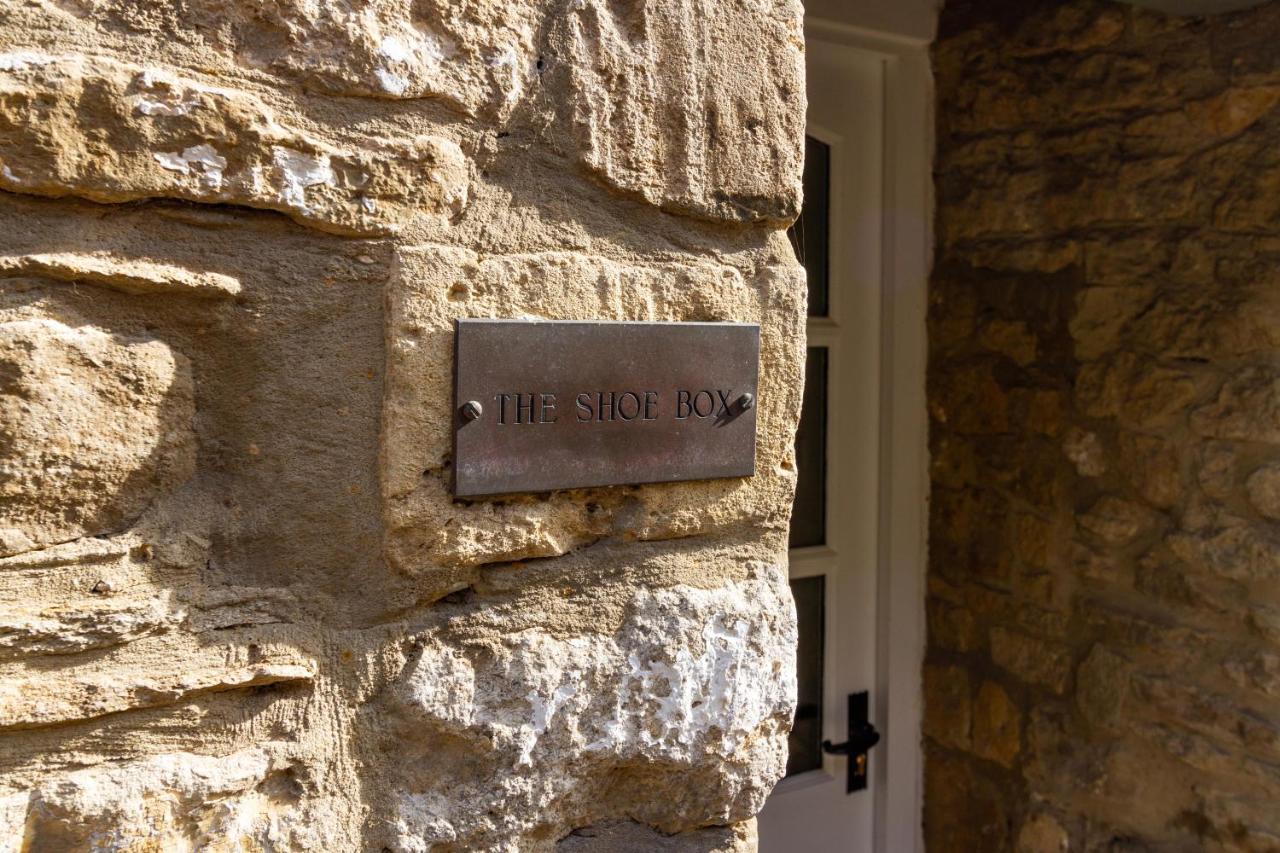 The Shoe Box Cottage With Allocated Parking มาล์มสบรี ภายนอก รูปภาพ